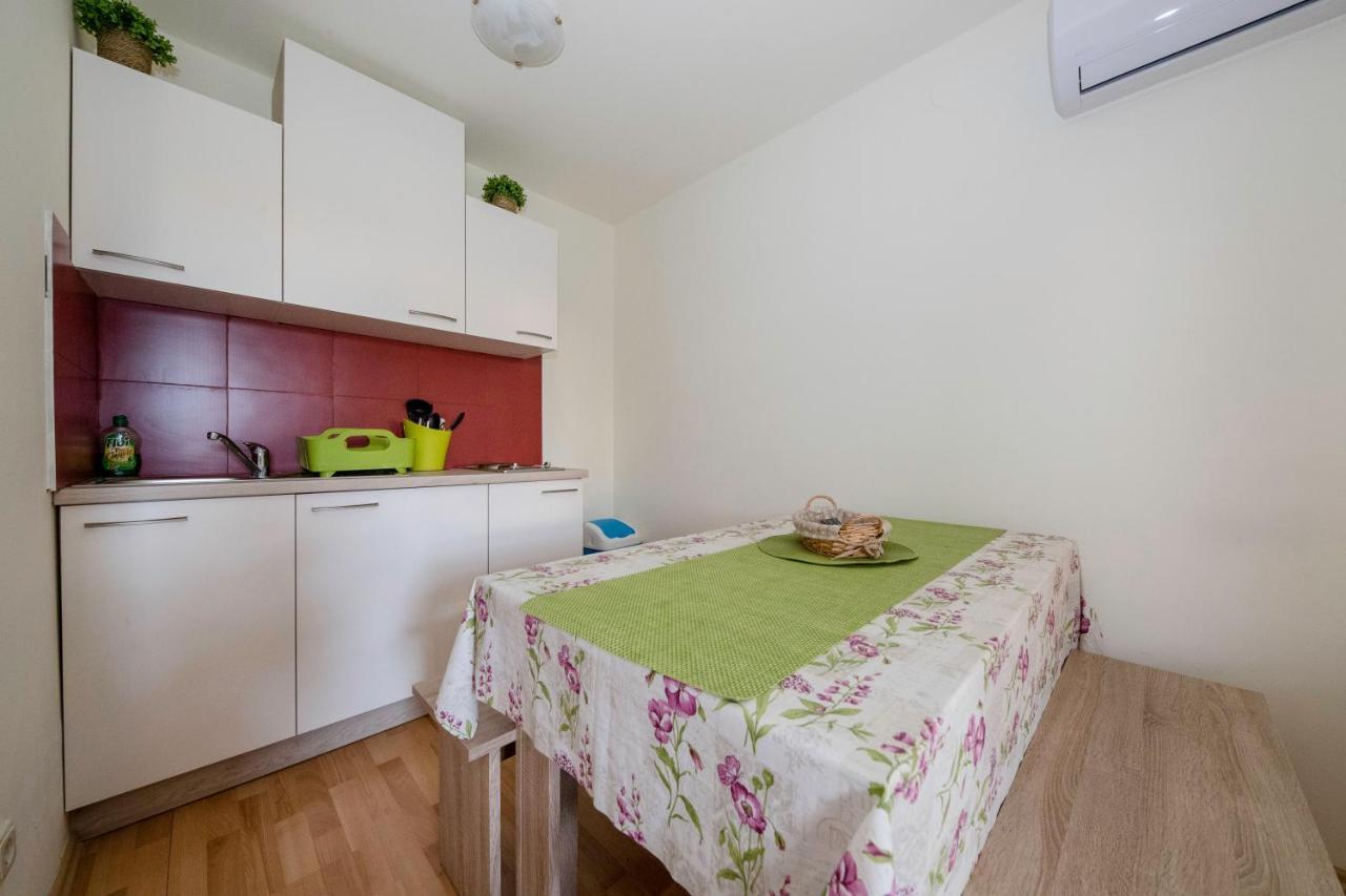 Guesthouse Sime Kolan Bagian luar foto