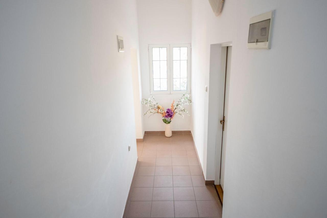 Guesthouse Sime Kolan Bagian luar foto