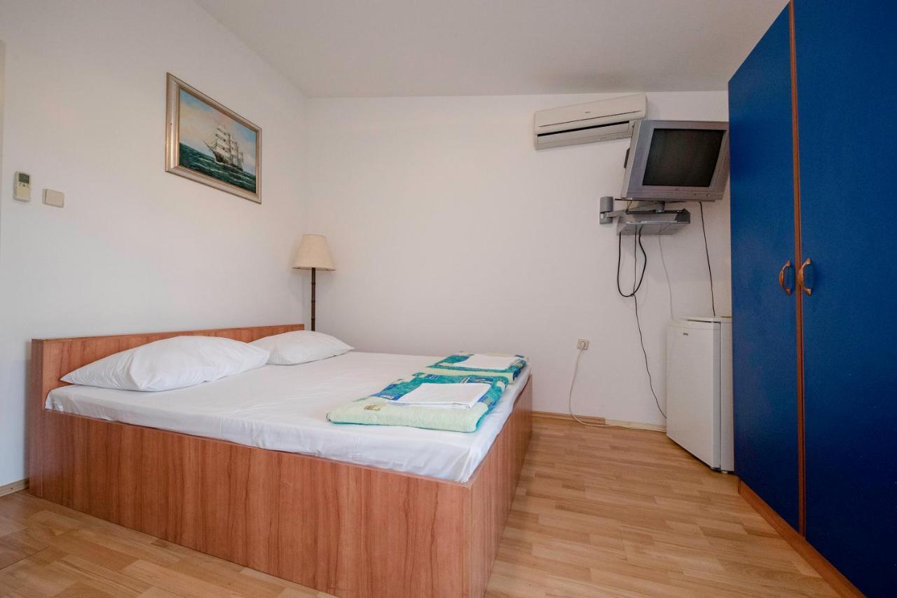 Guesthouse Sime Kolan Bagian luar foto