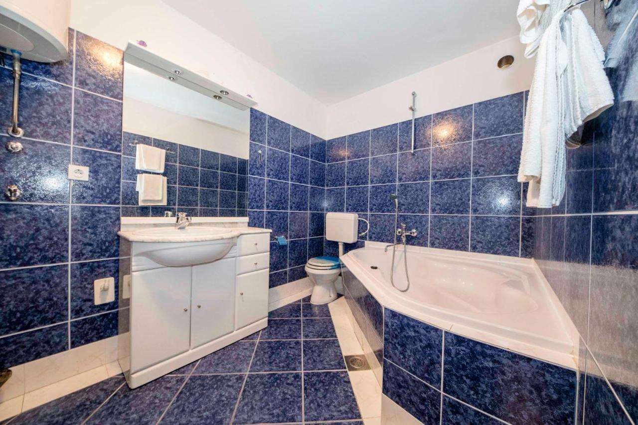 Guesthouse Sime Kolan Bagian luar foto