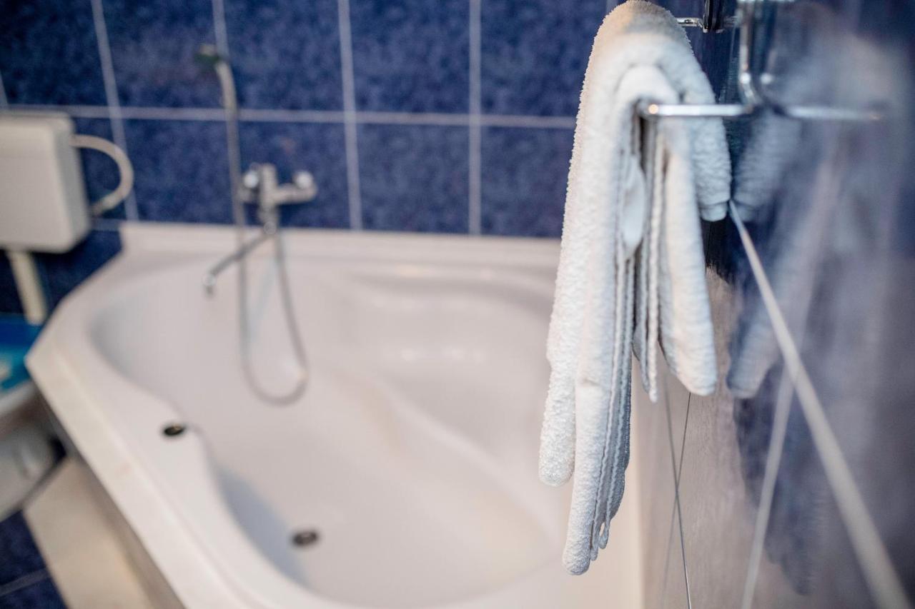 Guesthouse Sime Kolan Bagian luar foto