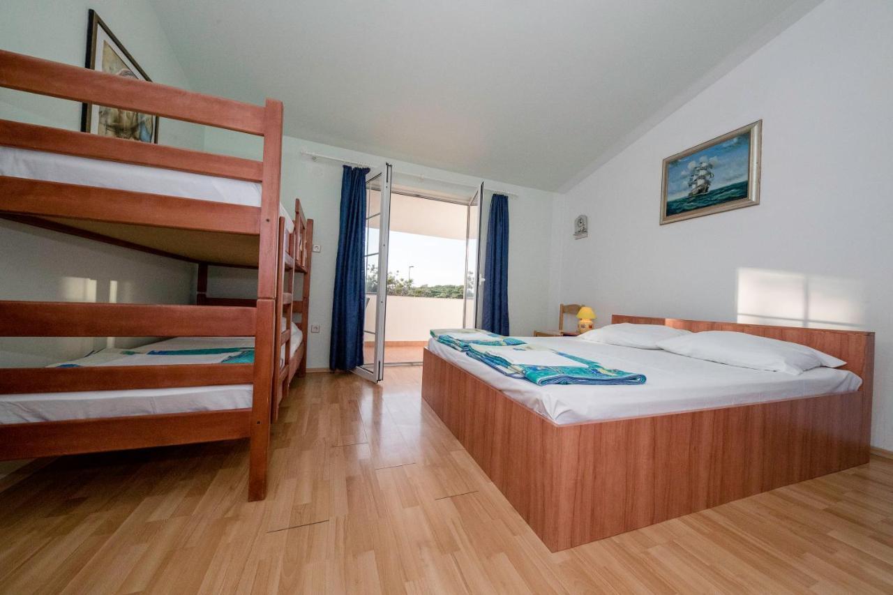 Guesthouse Sime Kolan Bagian luar foto
