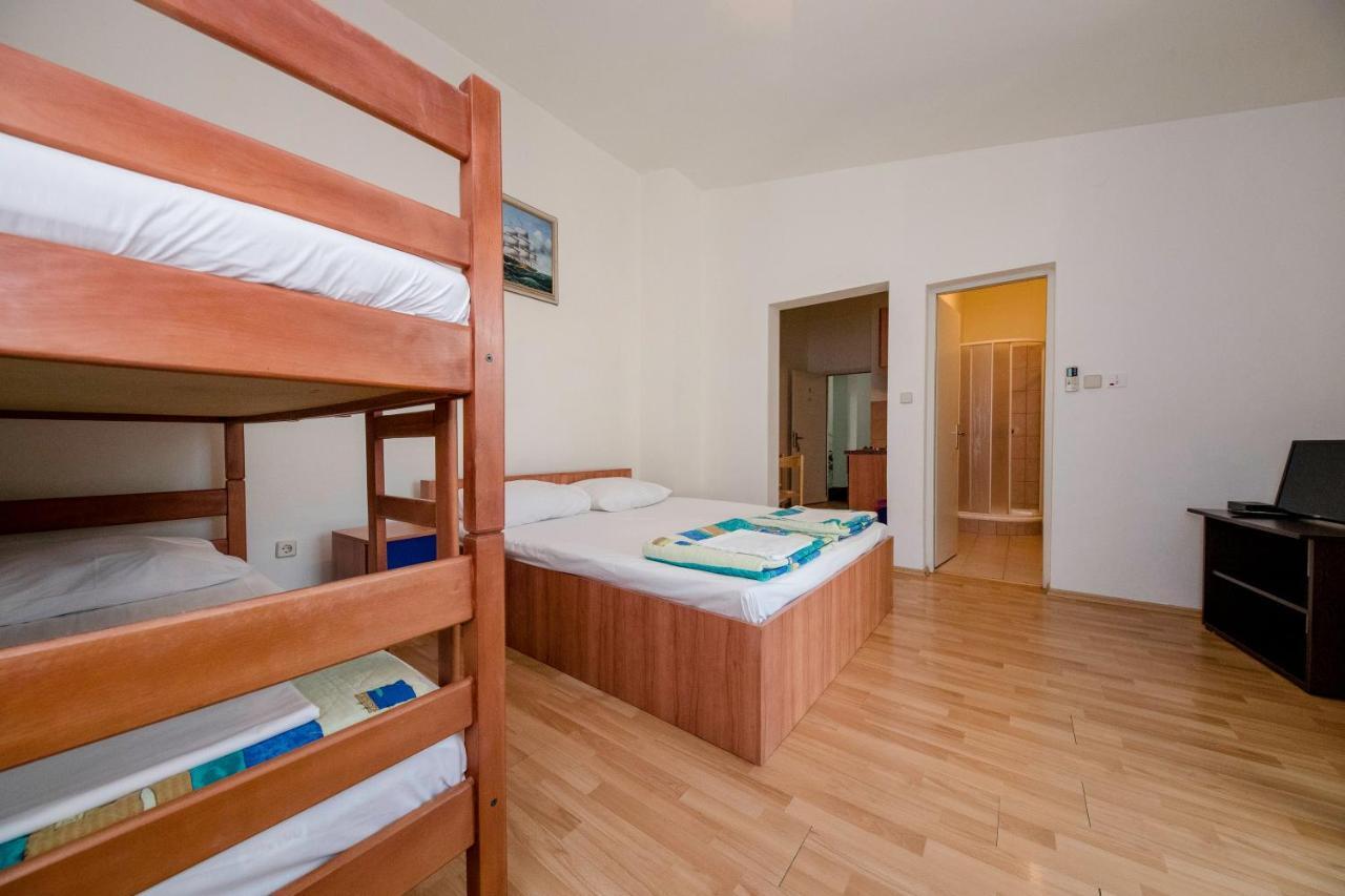 Guesthouse Sime Kolan Bagian luar foto