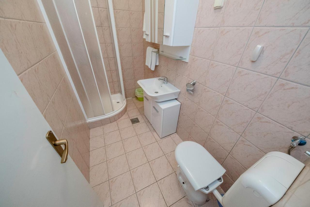 Guesthouse Sime Kolan Bagian luar foto