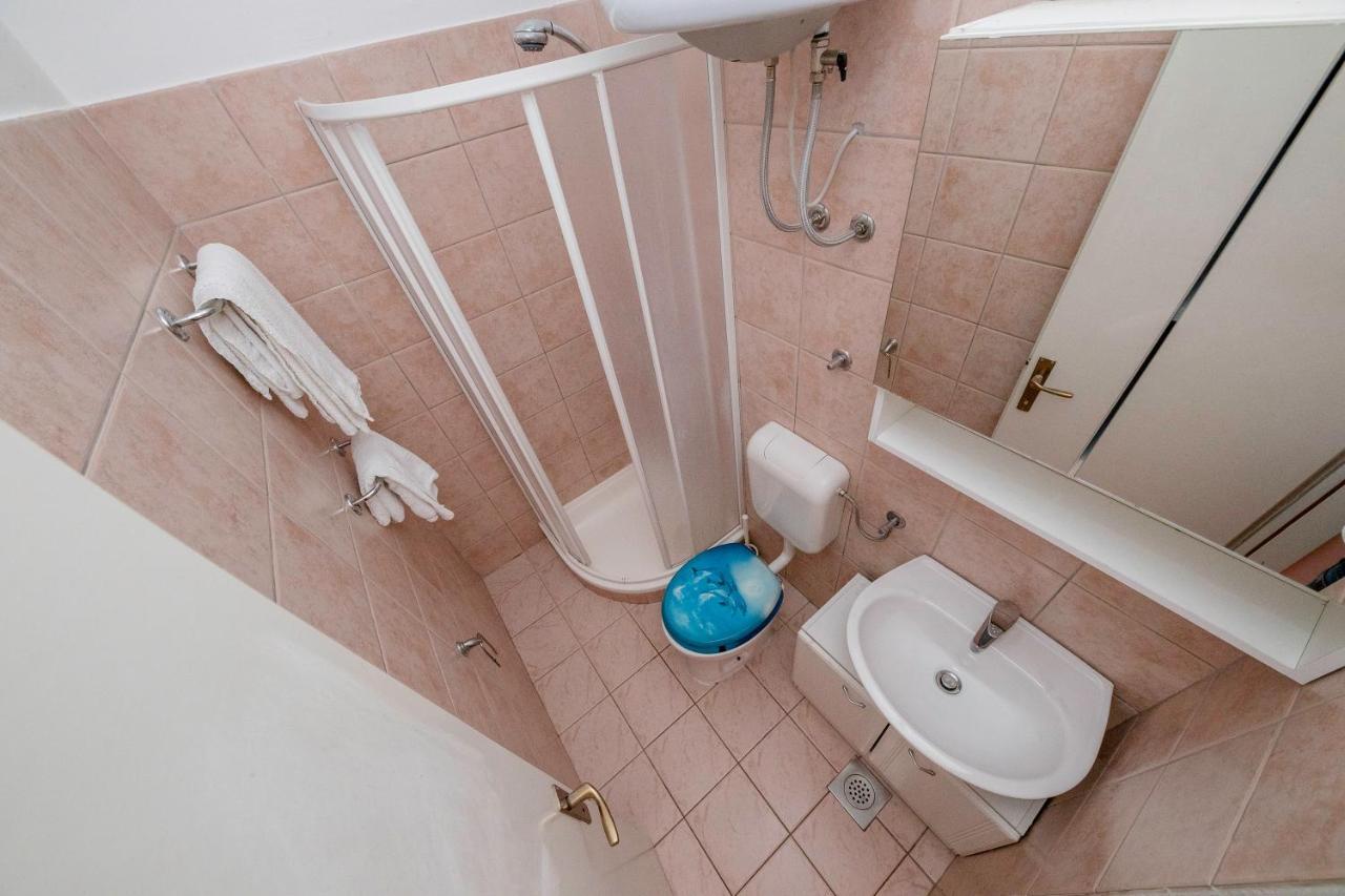 Guesthouse Sime Kolan Bagian luar foto