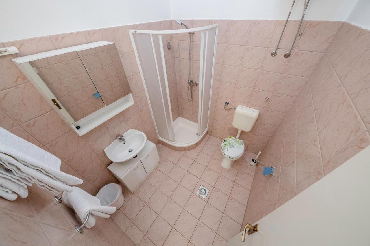 Guesthouse Sime Kolan Bagian luar foto